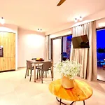 Selene 3 * Rhodes City